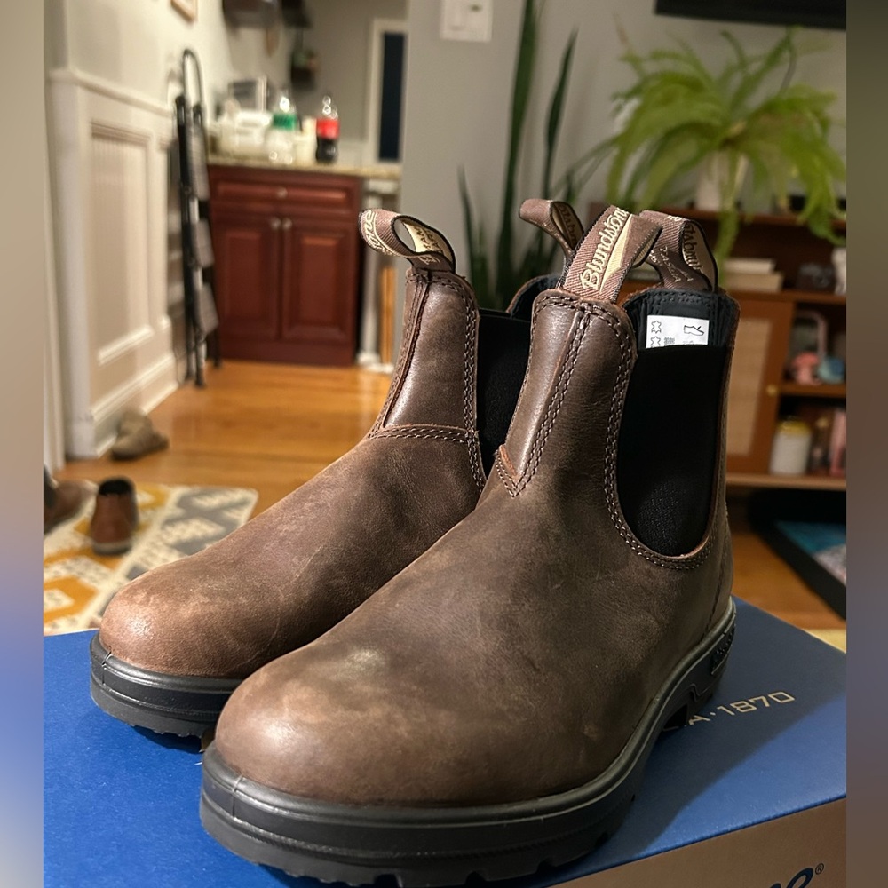 Brand New with Box Blundstone Antique Brown Boots size 3 (US Women’s size 6)
